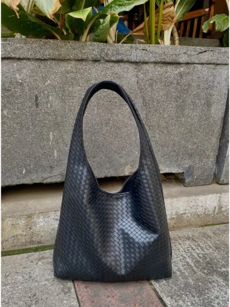 Calla Cloud Bag — Black